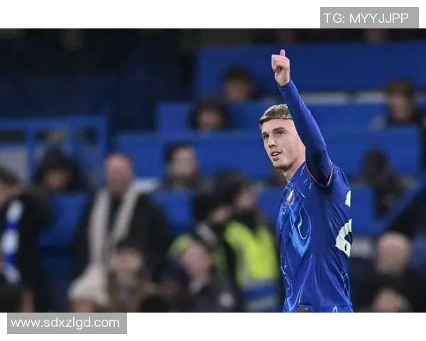 足球明星的时尚风格与场外穿着特点分析探讨